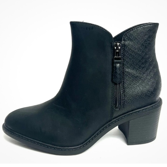 Clarks Shoes - Clark’s Women’s Leather Scene Black Ankle Boots, size 8